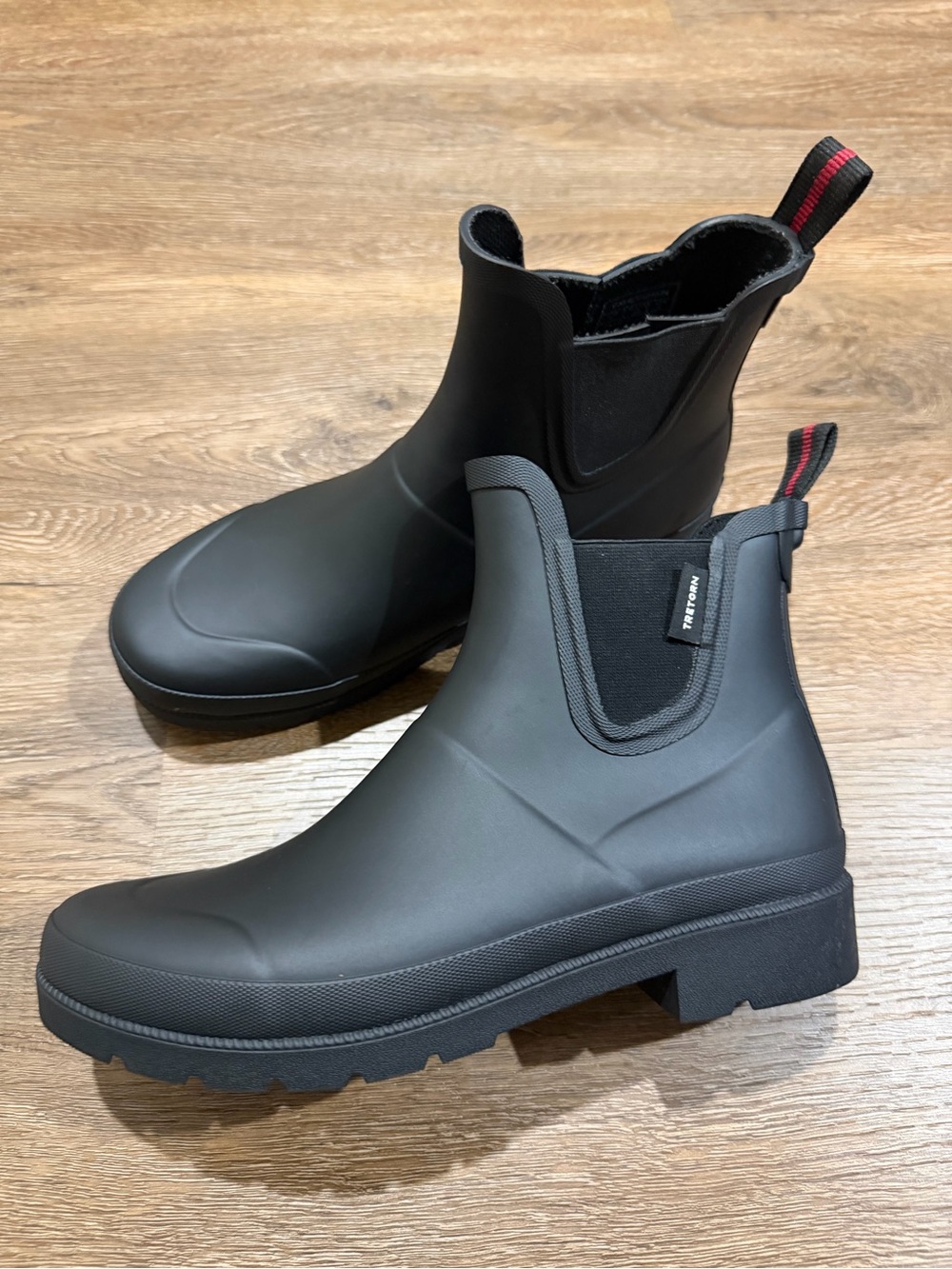 Tretorn WTLINA Chelsea Rain Boots Black Waterproof Lug Sole Women’s Size 7